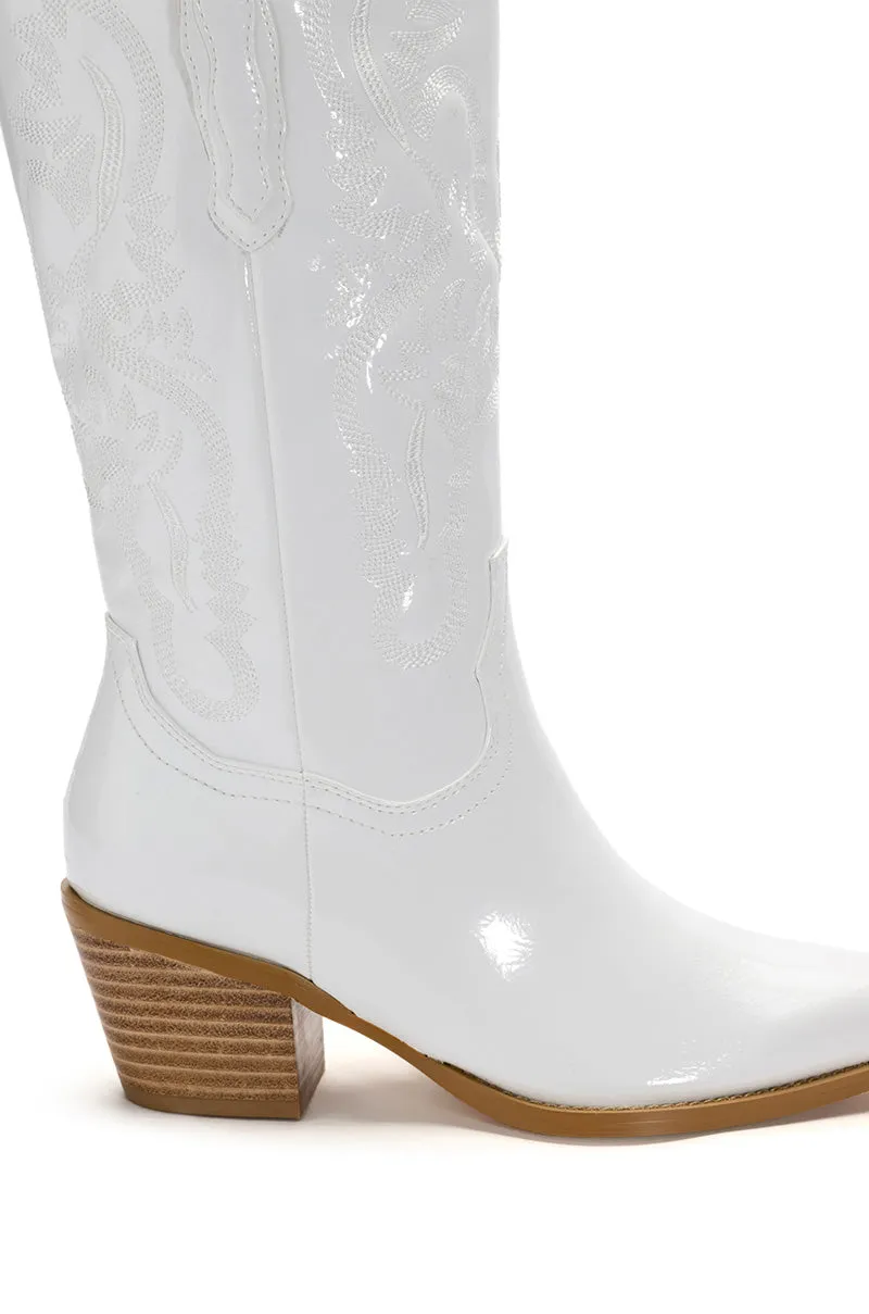 AZALEA WANG ANDREA CHUNKY WESTERN BOOT IN WHITE