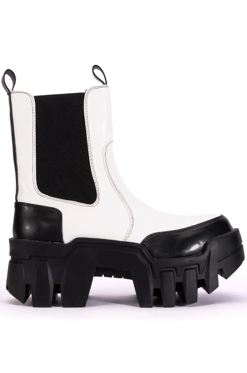 AZALEA WANG KELIANNA CHUNKY BOOT IN WHITE