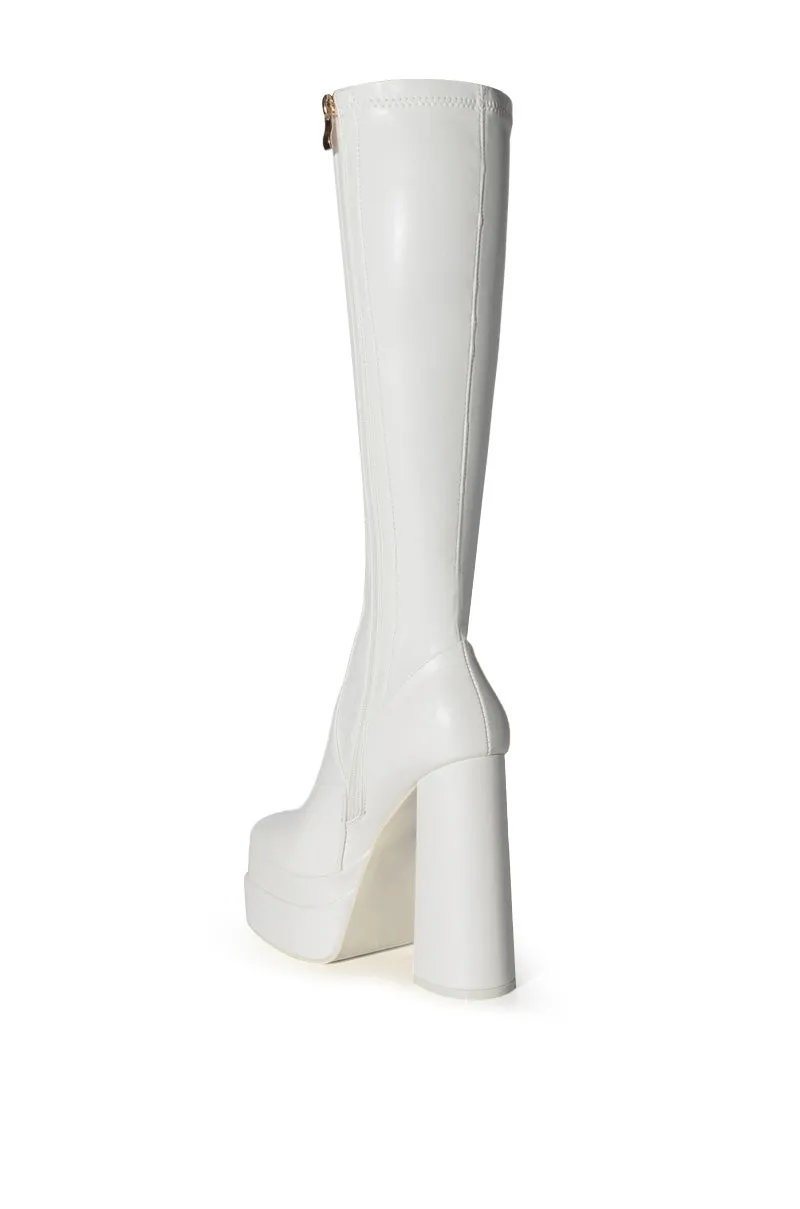 AZALEA WANG MAXINE STRETCH CHUNKY BOOT IN WHITE