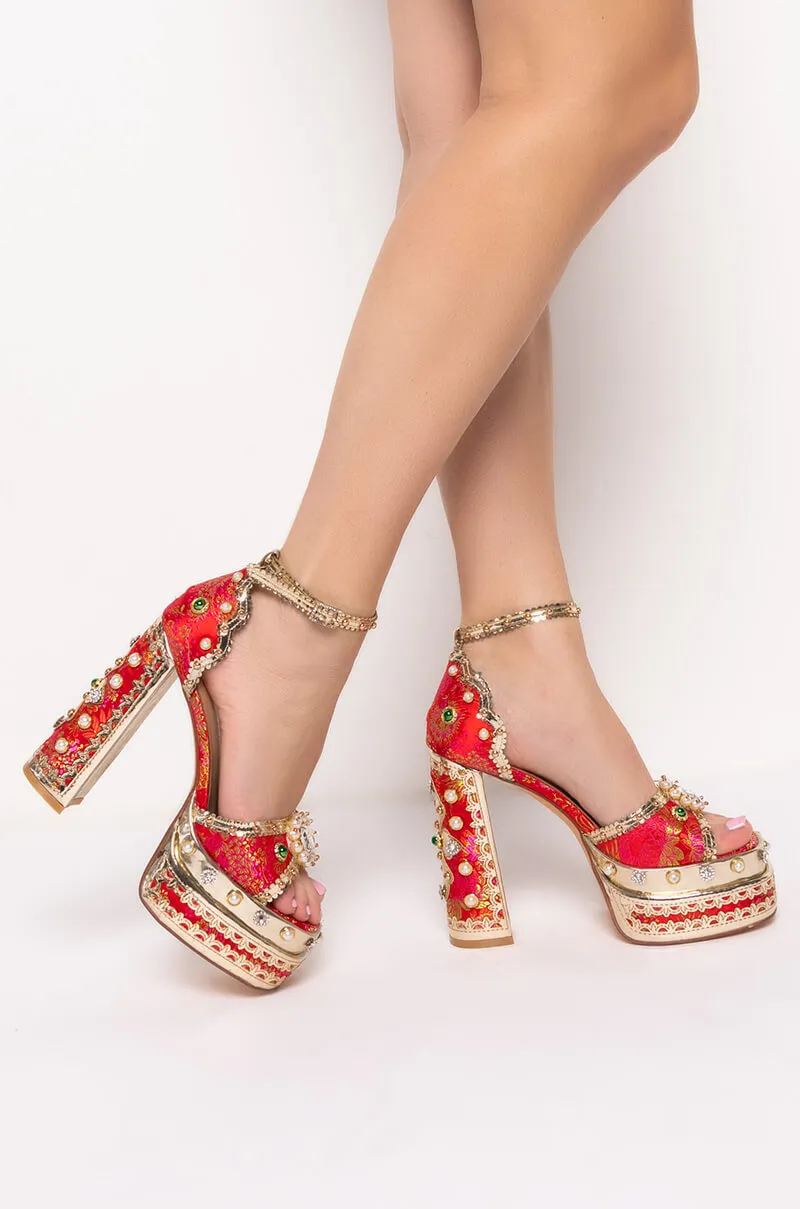 AZALEA WANG MY KINDA PARTY CHUNKY SANDAL IN RED