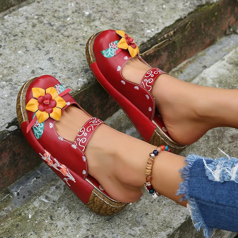 Ethnic flower decor chunky platform closed toe slides