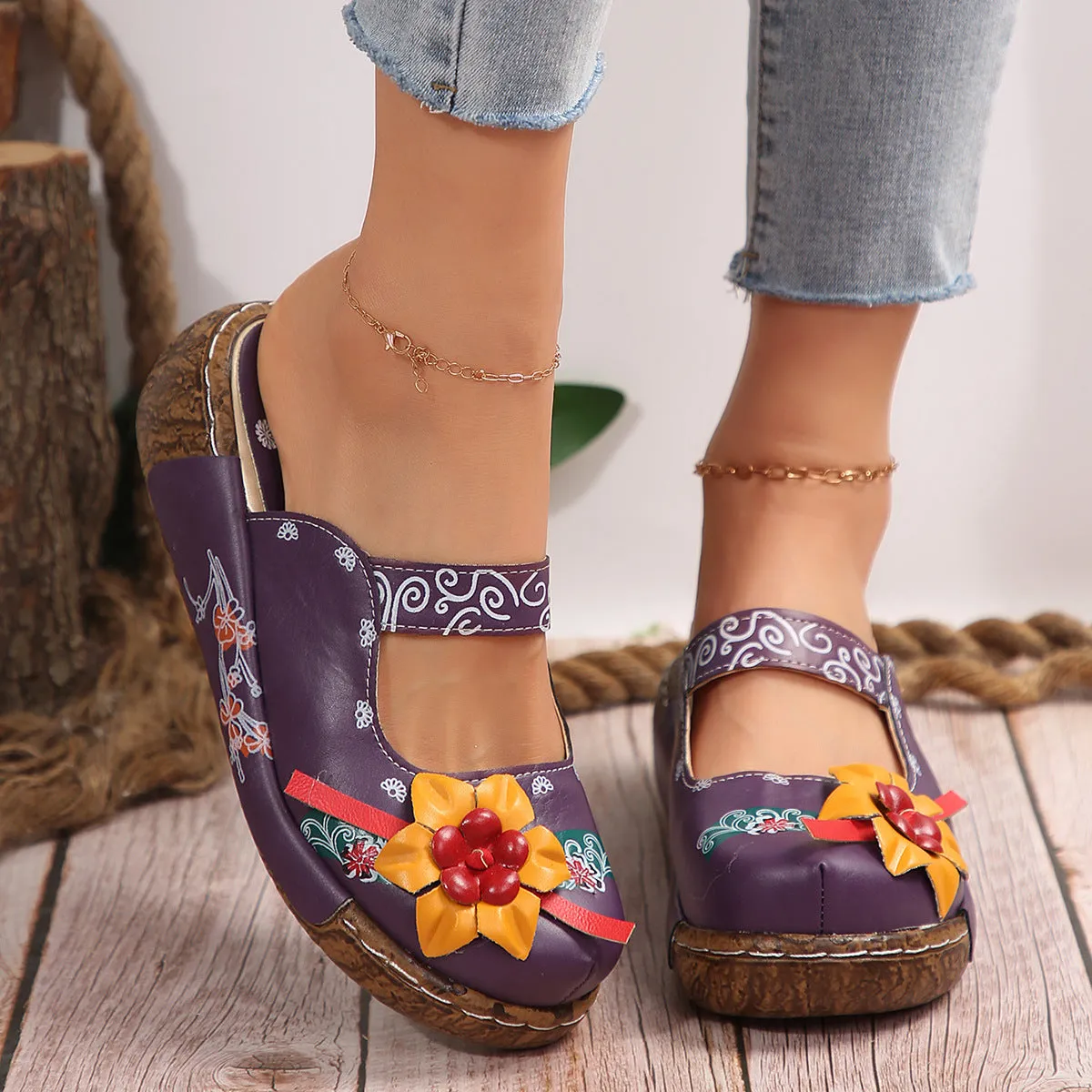 Ethnic flower decor chunky platform closed toe slides