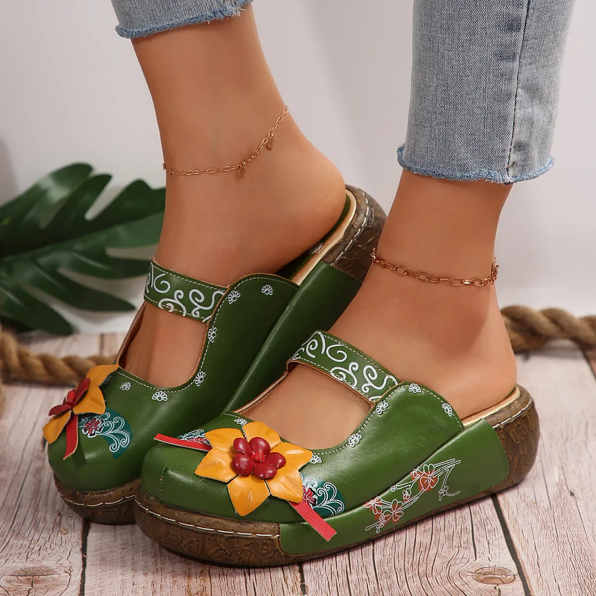 Ethnic flower decor chunky platform closed toe slides