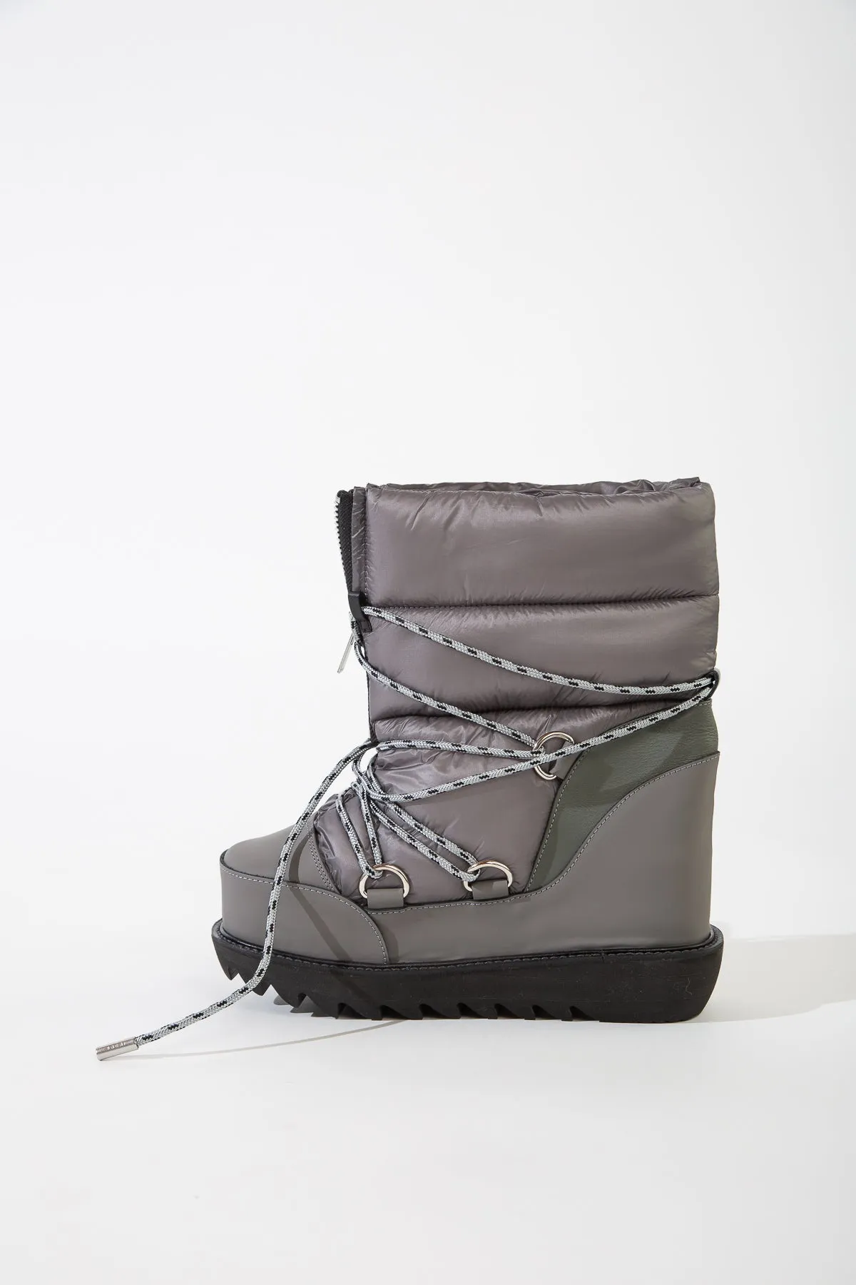 SACAI | QUILTED SNOW BOOTS