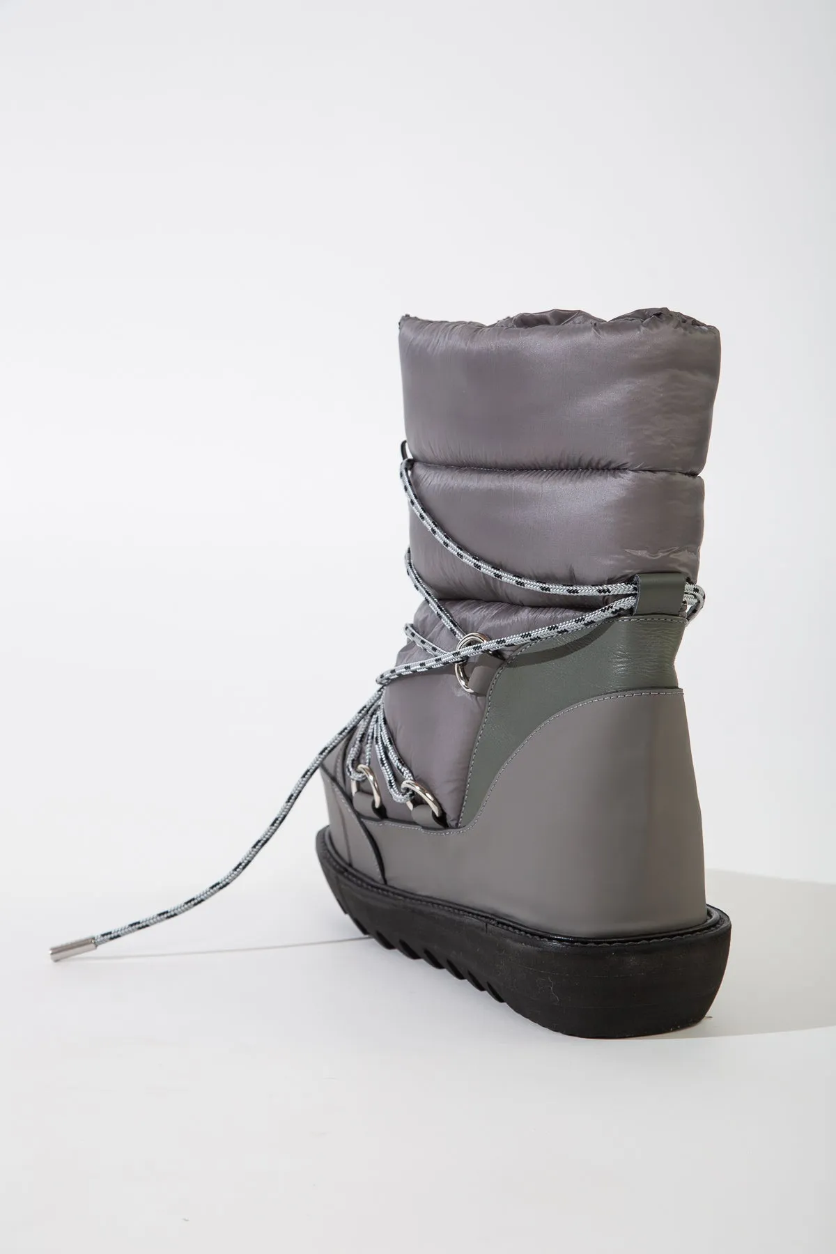 SACAI | QUILTED SNOW BOOTS